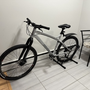 2016 Diamondback Hook Silver, gray or bare metal