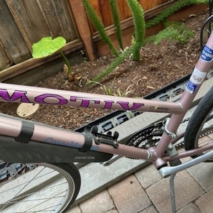 2000 Motiv Hybrid CrossMotiv8R Womens Pink