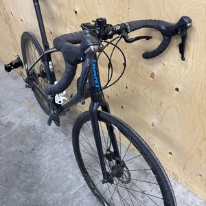 2018 Giant Anyroad 1 Black and Blue