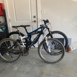 Rocky Mountain Bicycles Element 90 Black and White