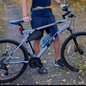 2025 GT Bicycles AGGRESSOR PRO (Q121) LIGHT Silver, gray or bare metal, Blue, and Orange