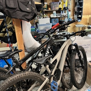 2020 Specialized 2020 Specialized Stumpjumper Pemberto... Silver, gray or bare metal