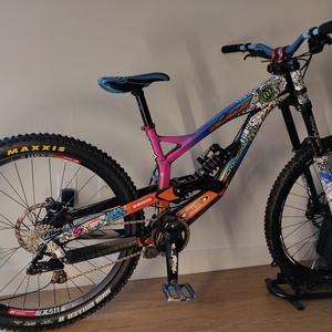 2015 YT Tues Stickers tape or other cover-up