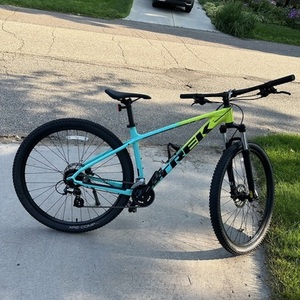 2022 Trek Marlin 5 v2 Blue and Green