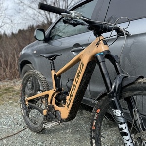 2024 Santa Cruz Bullit Yellow or Gold