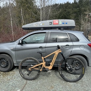 2024 Santa Cruz Bullit Yellow or Gold