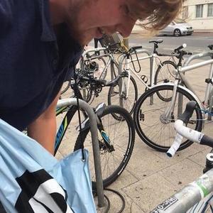 2013 Cube Axial White and Blue