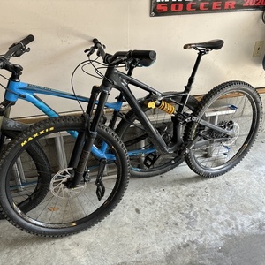 2017 Specialized Enduro Öhlins Coil 29 Black and Yellow or Gold