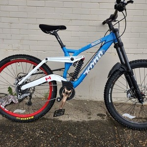 2010 Kona stinky 24 Blue and White