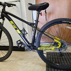 GT Bicycles Avalanche Black and Green