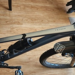 2022 Giant Fathom 1 Blue and Silver, gray or bare metal