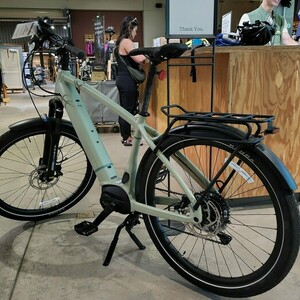 2025 REI Co-op CTY e2.2 Electric Bike L