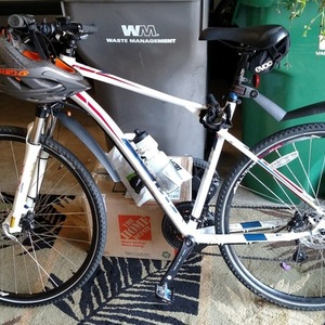 2016 GT Bicycles Transeo 2.0 Hybrid - Hydraulic front ... White, Red, and Blue