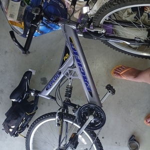 Pacific Cycle Exploit fv3 Silver, gray or bare metal and Blue