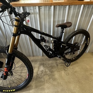 2023 Yeti SB165 Black