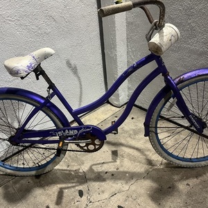 2014 Dynacraft Woman’s cruiser Purple