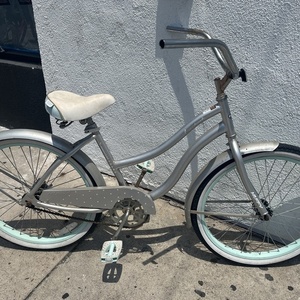 2014 Huffy Unisex cruiset Silver, gray or bare metal