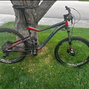 2016 Giant Trance 2 Silver, gray or bare metal