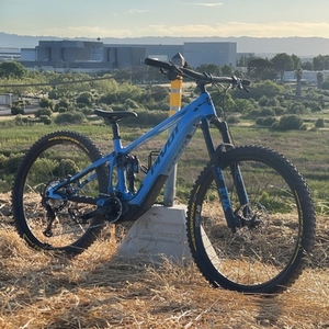 2025 Pivot Shuttle AM Blue