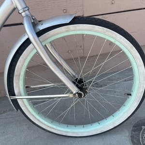 2014 Huffy Unisex cruiset Silver, gray or bare metal