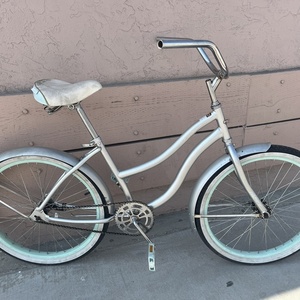 2014 Huffy Unisex cruiset Silver, gray or bare metal