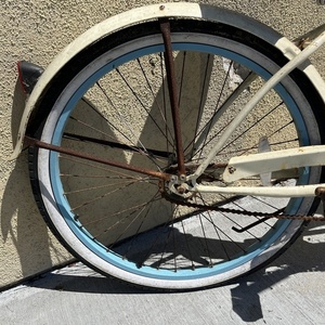 2015 Freedom Woman’s cruiser Yellow or Gold