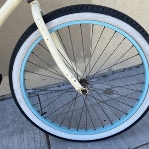 2015 Freedom Woman’s cruiser Yellow or Gold