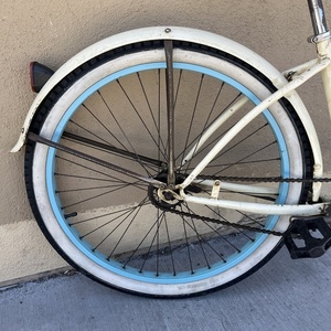 2015 Freedom Woman’s cruiser Yellow or Gold