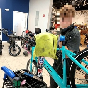 2025 Aventón Green and Blue