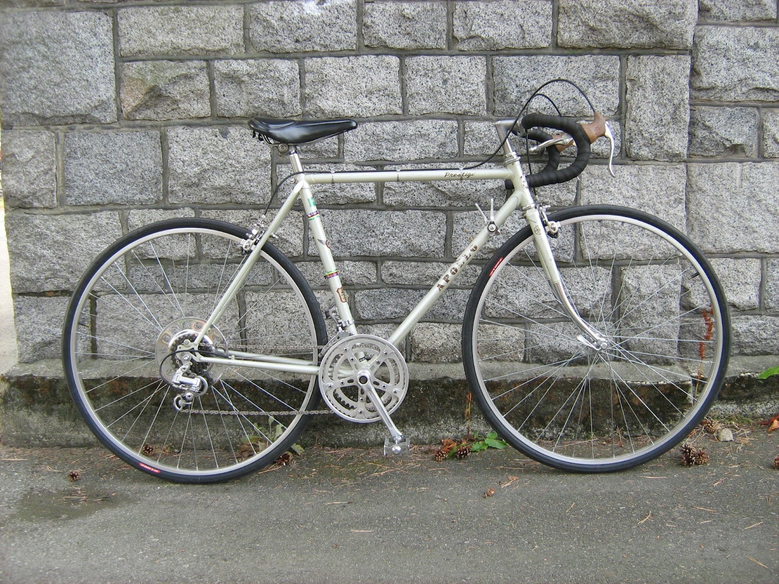 vintage apollo road bike