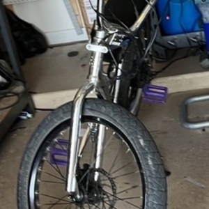 2023 ZOOZ UU750 Silver, gray or bare metal