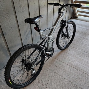2010 Mongoose Blackcomb Silver, gray or bare metal
