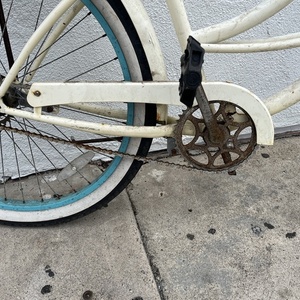 2016 Freedom Woman’s cruiser Yellow or Gold