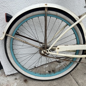 2016 Freedom Woman’s cruiser Yellow or Gold