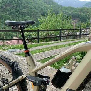 2021 Cube Full Sospension bicicletta Brown e Stickers tape or other cover-up