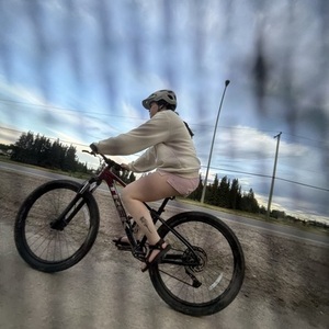 2025 Trek Marlin 6 Blue and Red