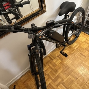 2025 5th wheel Discover Black and Orange