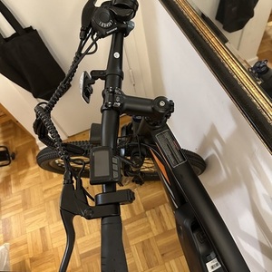 2025 5th wheel Discover Black and Orange