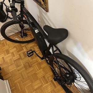 2025 5th wheel Discover Black and Orange