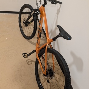 2022 Trek Marlin 6 L Orange