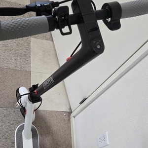 Maxshot V1 White outline-grey deck but BLACK stem e-scooter White, Black, and Silver, gray or bar...