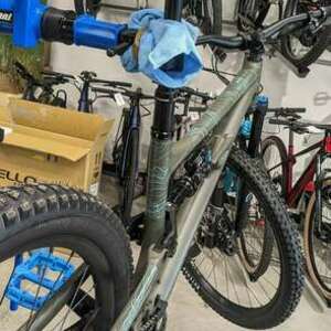 2022 Specialized Status 140 Green and Blue