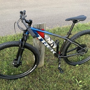 2022 Trek Marlin 8 Hardtail Blue and Black