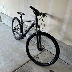 2021 GT Bicycles Avalanche Sport Black