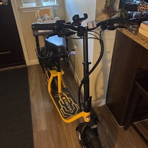Caroma e-scooter