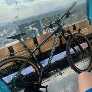 2022 Specialized Rockhopper sport fiets Silver, gray or bare metal