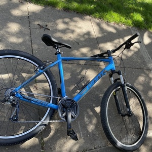 2023 Giant ATX 27.5 L Vibrant Blue Blue