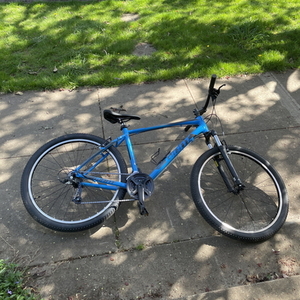 2023 Giant ATX 27.5 L Vibrant Blue Blue