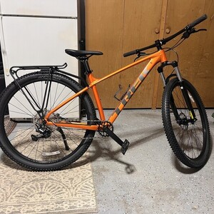 2022 Trek Marlin 6 Orange