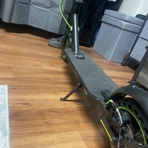 2025 F20 e-scooter Black